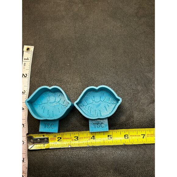 Lips Silicone Mold for Car Freshie Vent Clips | Aroma Beads & Resin Craft - Picture 2 of 4